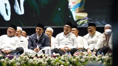 Bupati Tanah Bumbu hadiri Isra Miraj dan Haul Guru Sekumpul dan Hj Wardatul Wartiah bersama Ustaz Abdul Somad di Masjid Al Falah