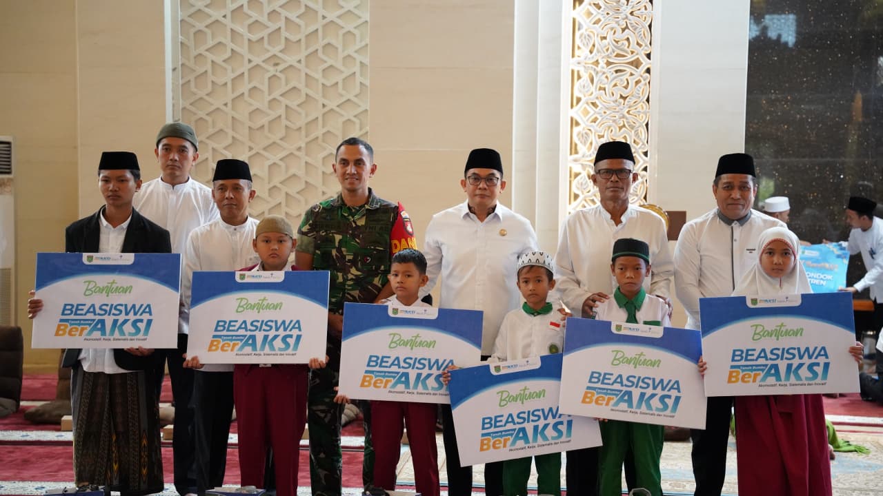 Doa bersama Tahun Baru 2026, Bupati Tanah Bumbu resmikan Beasiswa BerAksi dan salurkan insentif guru keagamaan