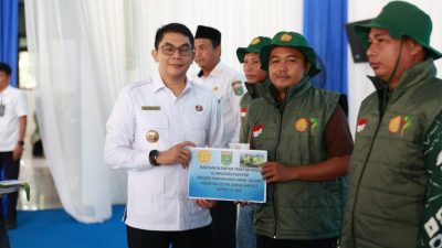 Pemkab Tanah Bumbu salurkan alsintan dari Kementan serta ikuti pengumuman swasembada pangan dipimpin Presiden Prabowo