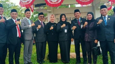 Pemkab Tanah Bumbu memperingati Hari Pahlawan dengan upacara penghormatan dan tabur bunga di Taman Makam Pahlawan Pagatan 2026