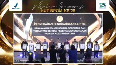 BPOM memperingati HUT ke-25 secara nasional dan menganugerahkan Prestasi Indonesia–Dunia kepada Nur Andi Arinawati Arsyad.