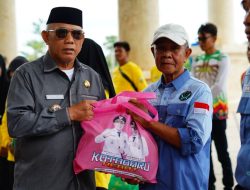 Apresiasi Menjaga Kebersihan, Bupati Kotabaru Serahkan 172 Paket Sembako kepada Petugas Lapangan DLH