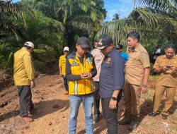 Tinjau Infrastruktur Rusak, Wakil Bupati Kotabaru Targetkan Jembatan Rampung 6 Bulan