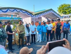 Sekda Tanah Bumbu Serahkan Bak Sampah dan Bibit Buah pada Peringatan Hari Lingkungan Hidup