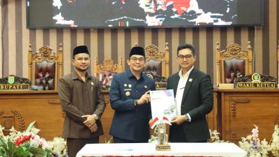 Bupati Andi Rudi Latif Hadiri Rapat Paripurna Pengambilan Keputusan terhadap LPj Tahun 2025