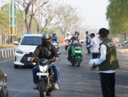 Pemkab Tanah Bumbu Bagikan Masker Gratis, Lindungi Warga dari Kabut Asap Karhutla